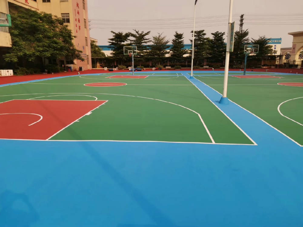 談?wù)劰鑀U球場的性能特點(diǎn)